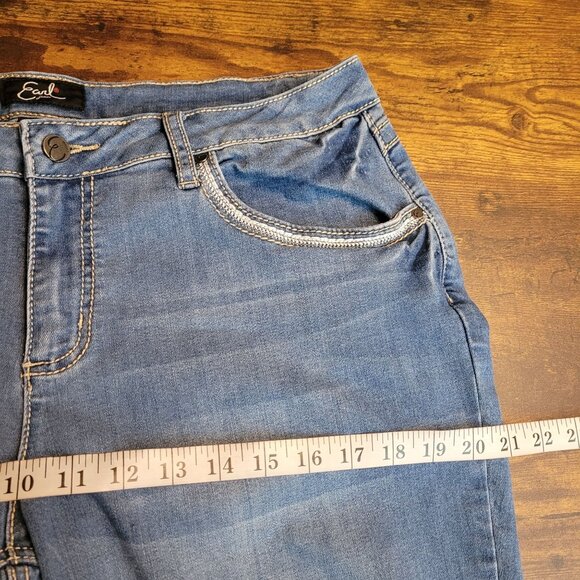 Earl Jean 16 W Mid Rise Cuffed Capri Thick Stitch Button Flap Medium Light Wash - Picture 6 of 10